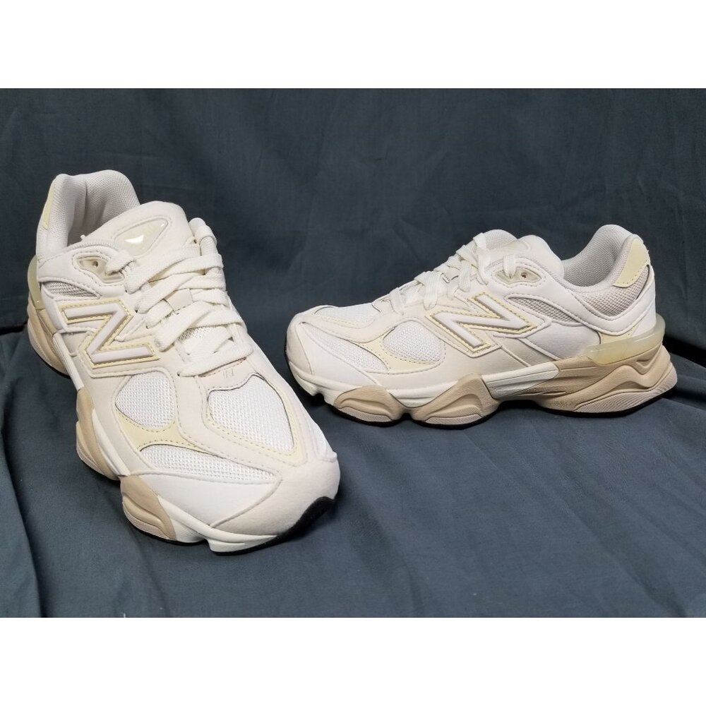 New Balance Kids White and Cream Chunky Sneakers